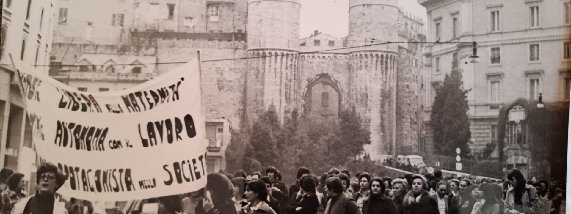 «Libera nella maternità, autonoma con il lavoro, protagonista nella società». L’Udi nelle piazze genovesi