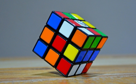 Cubo di Rubik e social media - Un intreccio svelato da Carolina