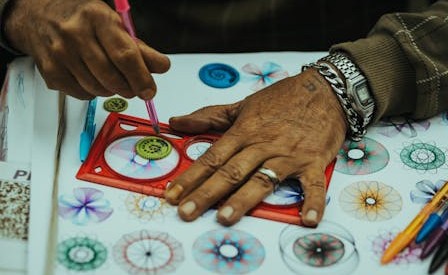 Curve, intrecci e matite appuntite - Spirografo e armonografo senza più segreti