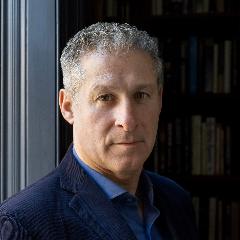 Chris Pavone, “L’ultimo turno” – con Giancarlo De Cataldo